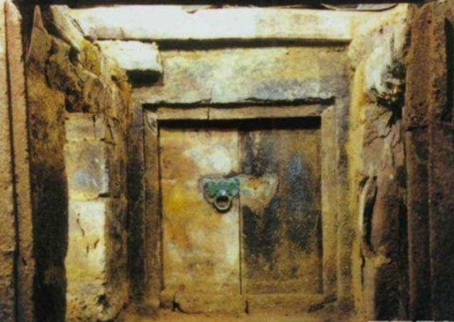 广州挖掘一帝王墓，有很多珍宝，意外发现弥补历史2千年的空白