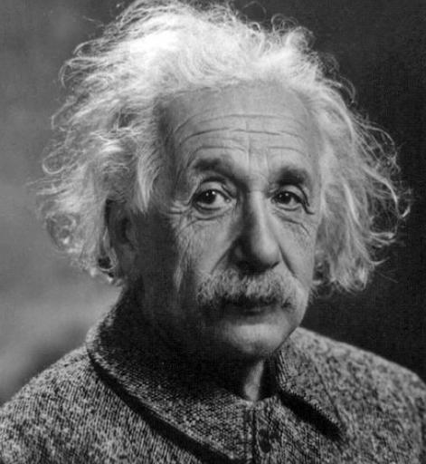 爱因斯坦照片为何只有半身照？看看他穿的鞋子就懂了，果然是天才