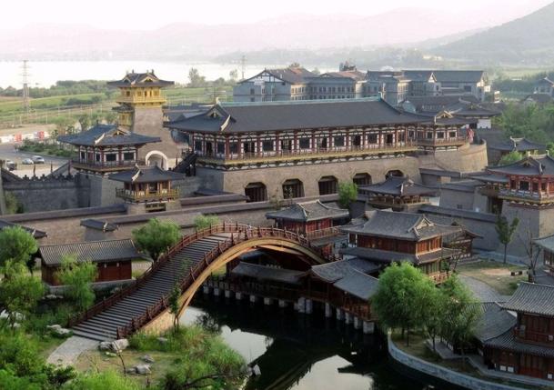 对于官员退休，为何古代人要回家乡而现代人都是留在北京？