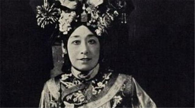 她是紫禁城八女官之一，慈禧首席翻译官，1958年却遗憾死于车祸